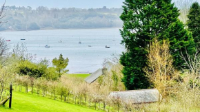 Middle Meadow - Retro Style, Family Retreat, Heart of Dittisham